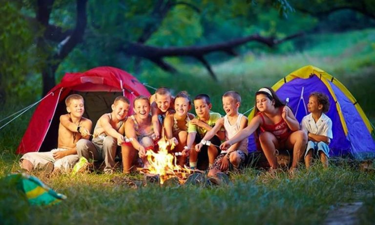 Cómo encontrar el mejor campamento de verano para niños en Madrid